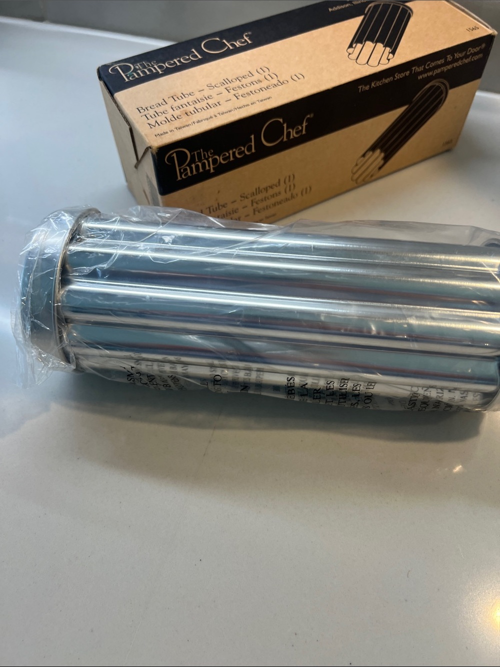 The Pampered Chef Stainless Steel Scalloped Bread Tube - Silver Never Opened! - Picture 6 of 6